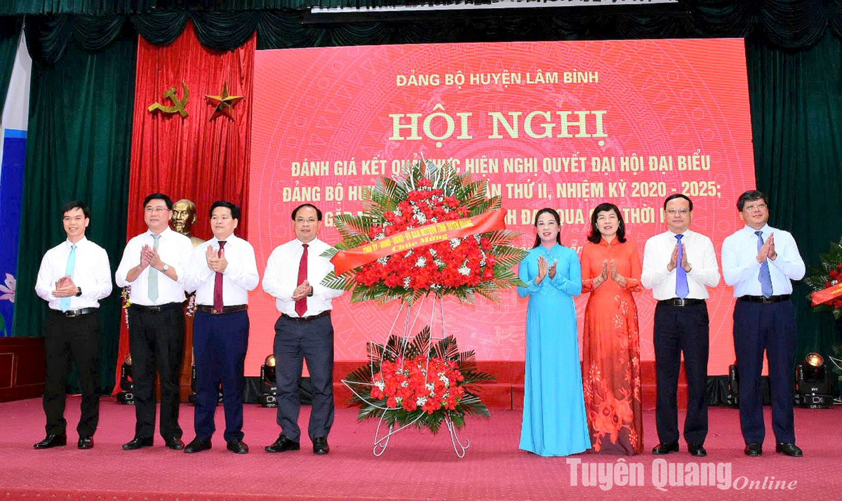 Lâm Bình gặp mặt các thế hệ lãnh đạo, cán bộ nhân dịp 15 năm thành lập huyện