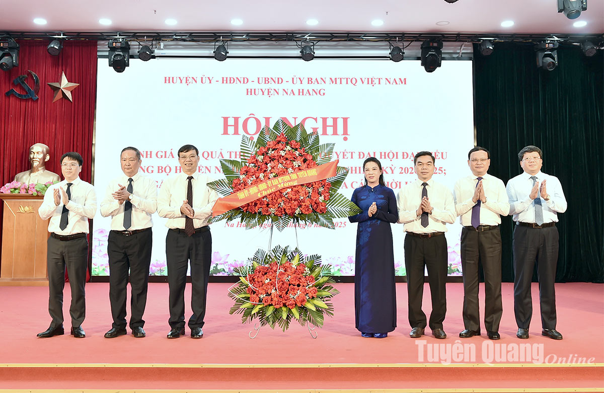Na Hang gặp mặt các thế hệ lãnh đạo qua các thời kỳ