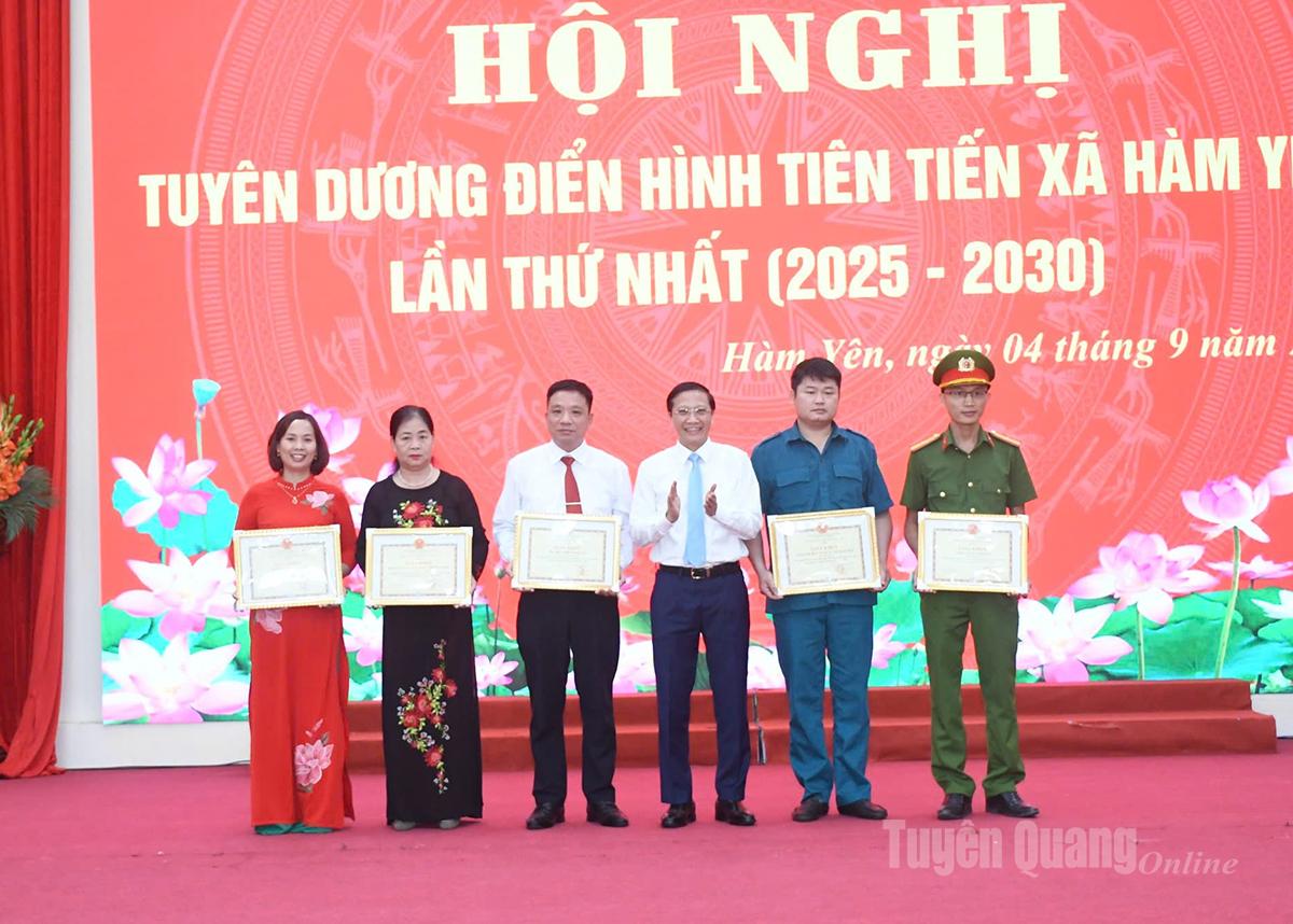 Hàm Yên khen thưởng 36 tập thể, cá nhân điển hình tiên tiến trong phong trào thi đua yêu nước