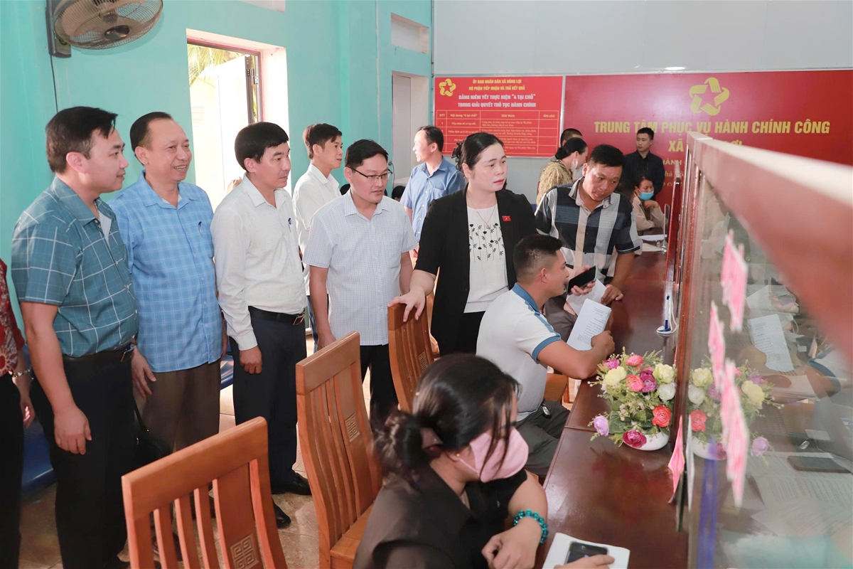 Phó Trưởng Đoàn đại biểu Quốc hội tỉnh Ma Thị Thúy khảo sát tại xã Hùng Lợi và Trung Sơn