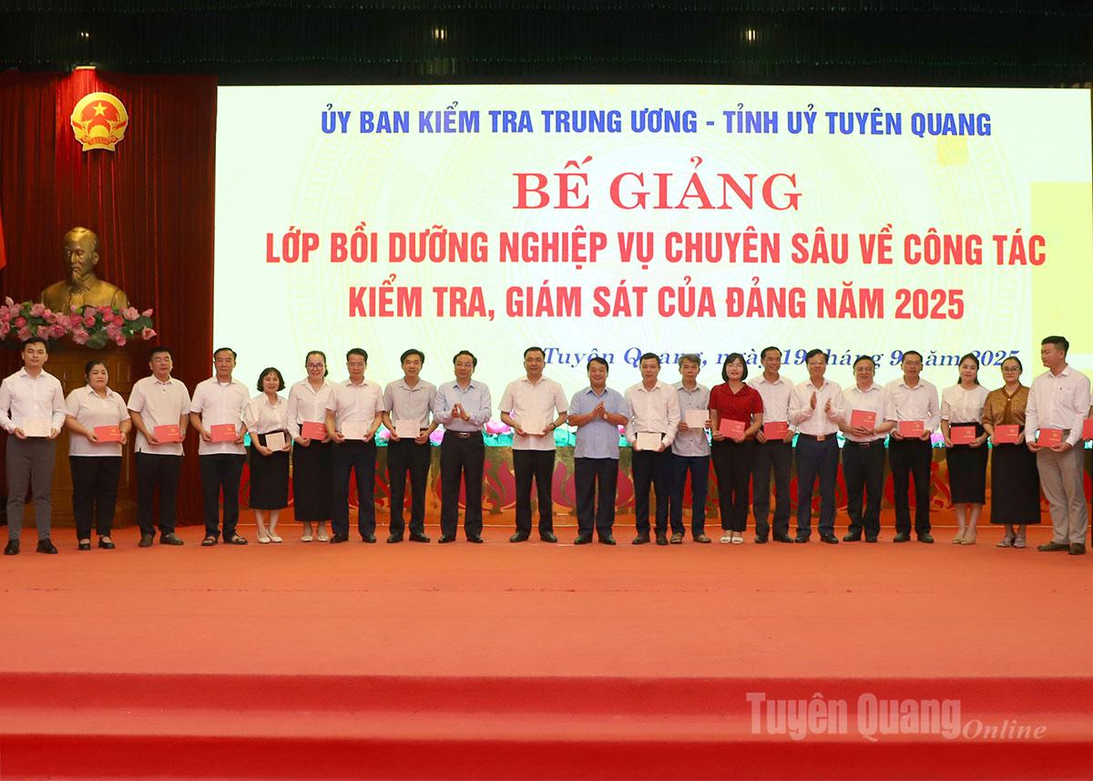 Bế mạc Lớp bồi dưỡng nghiệp vụ chuyên sâu về công tác kiểm tra, giám sát của Đảng